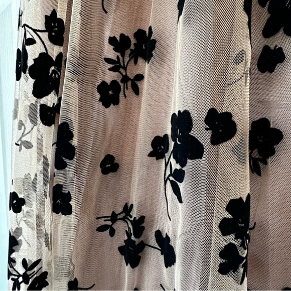 Lovely Maxi Skirt, Velvety Florals on Tulle, Women’s Small-Medium - Picture 2 of 8